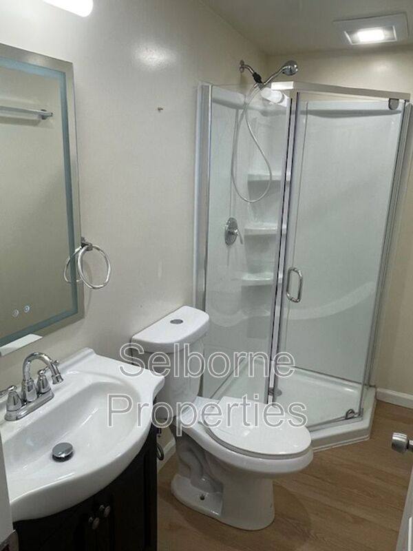 Apartment for rent at 4327B Essex St, Emeryville, CA 94608