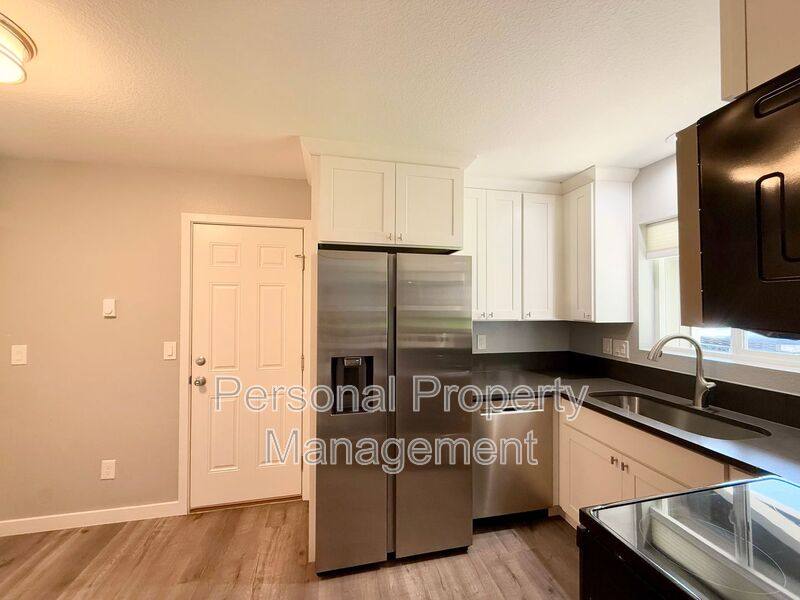 Townhouse for rent at 14008 NE 10th St, Vancouver, WA 98684