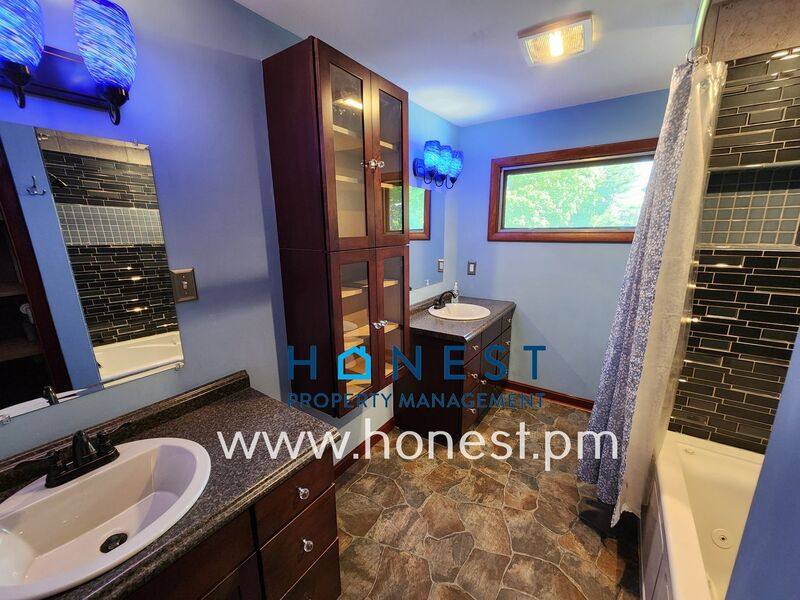 House for rent at 15 Thompson St, Augusta, ME 04330