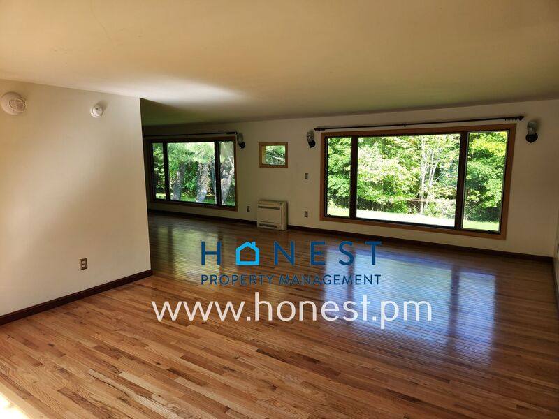 House for rent at 15 Thompson St, Augusta, ME 04330