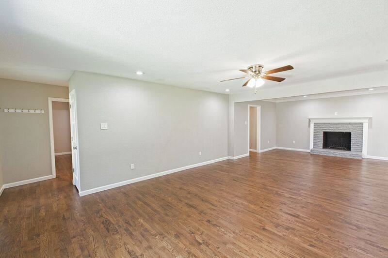 House for rent at 304 S Grove Rd, Richardson, TX 75081