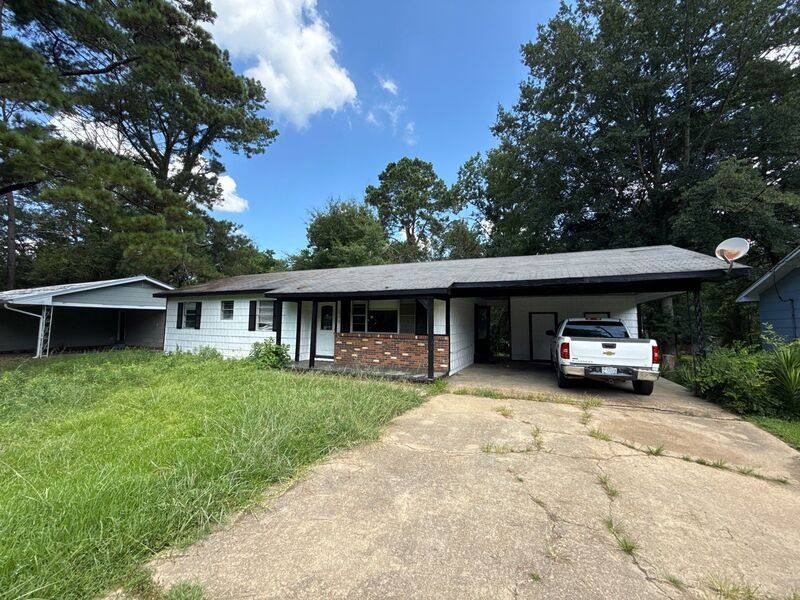 House for rent at 1054 Deryll St, Jackson, MS 39212