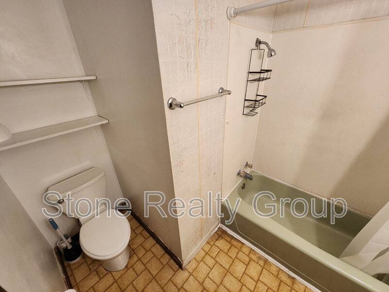 Apartment for rent at 509 S 5th St #4, Clinton, IN 47842
