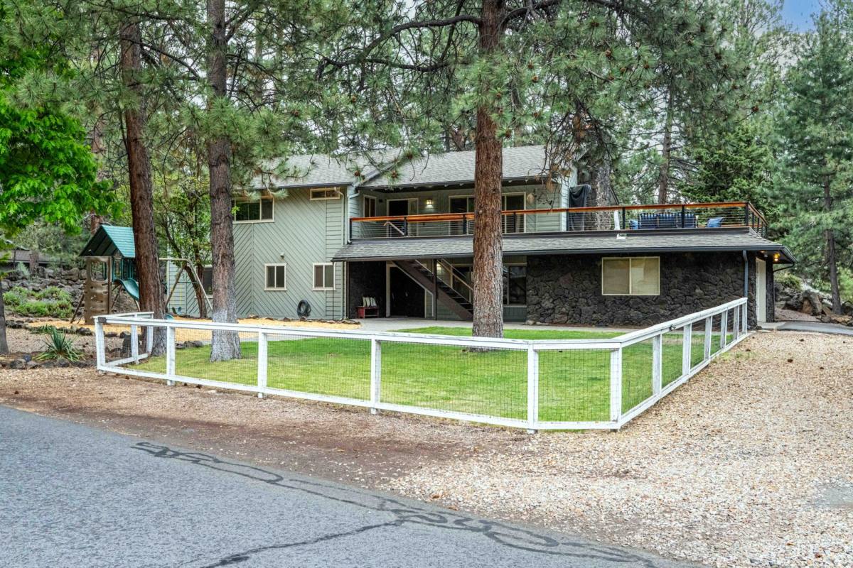 House for rent at 61124 Roughrider Lane, Bend, OR 97702
