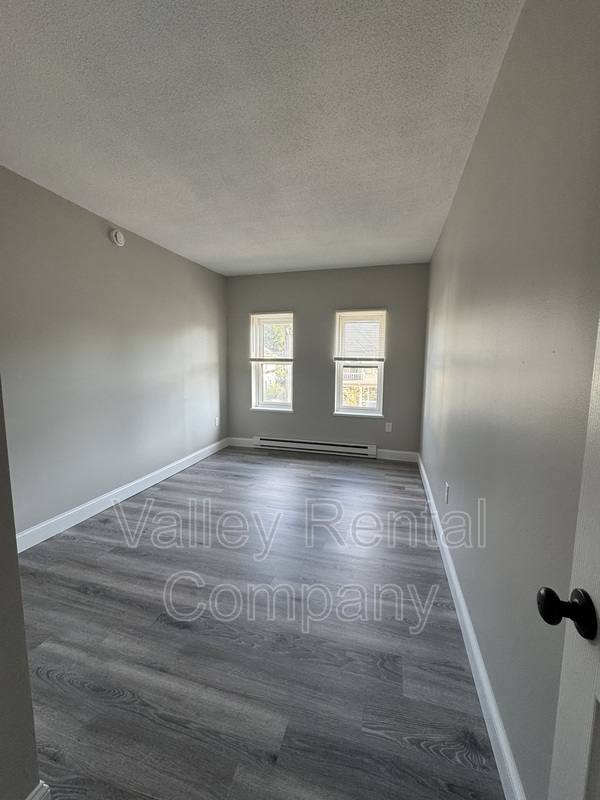 Apartment for rent at 18 Orchard St #2, Northampton, MA 01060
