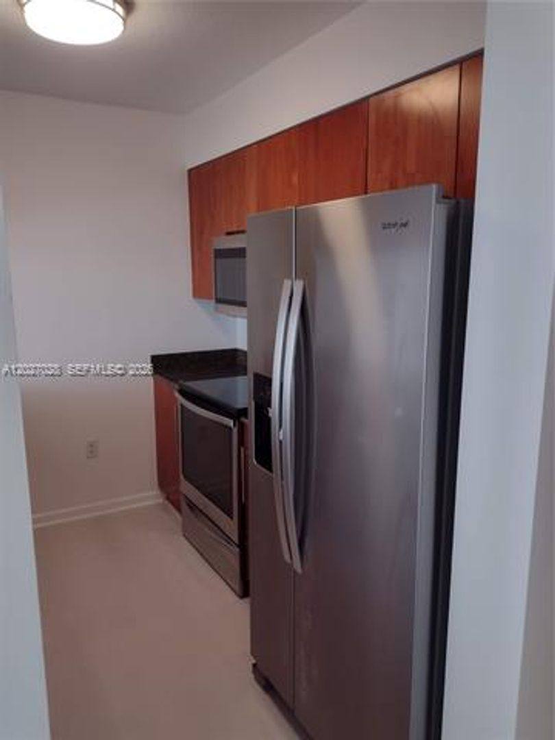 Apartment for rent at 1200 Brickell Bay Dr, Miami, FL 33131