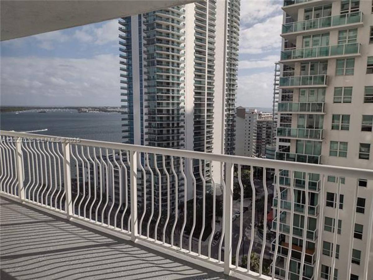 Apartment for rent at 1200 Brickell Bay Dr, Miami, FL 33131