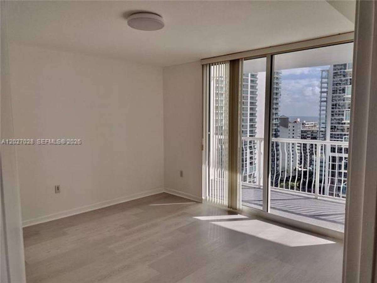 Apartment for rent at 1200 Brickell Bay Dr, Miami, FL 33131