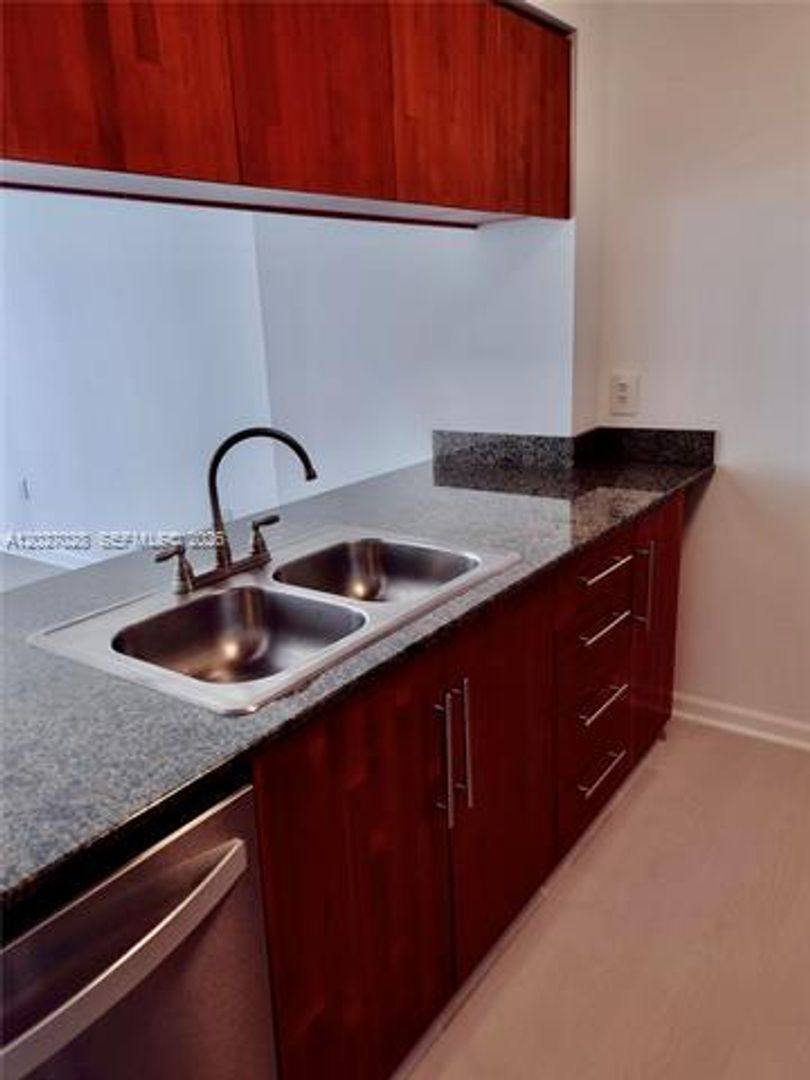 Apartment for rent at 1200 Brickell Bay Dr, Miami, FL 33131