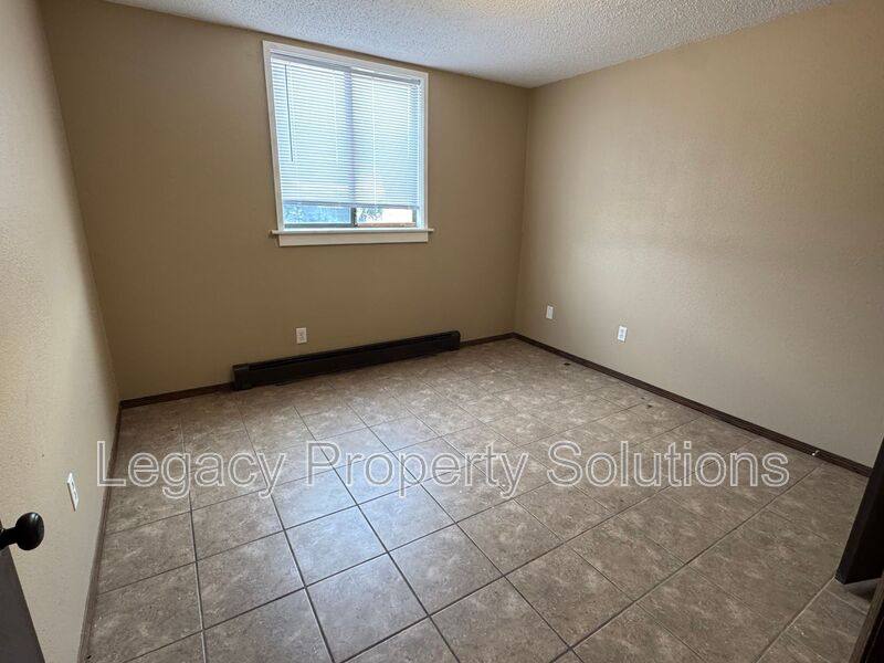 Apartment for rent at 1011 S 3rd St #15, Bismarck, ND 58504