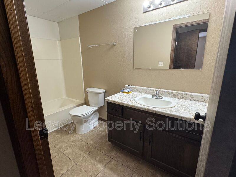 Apartment for rent at 1011 S 3rd St #15, Bismarck, ND 58504