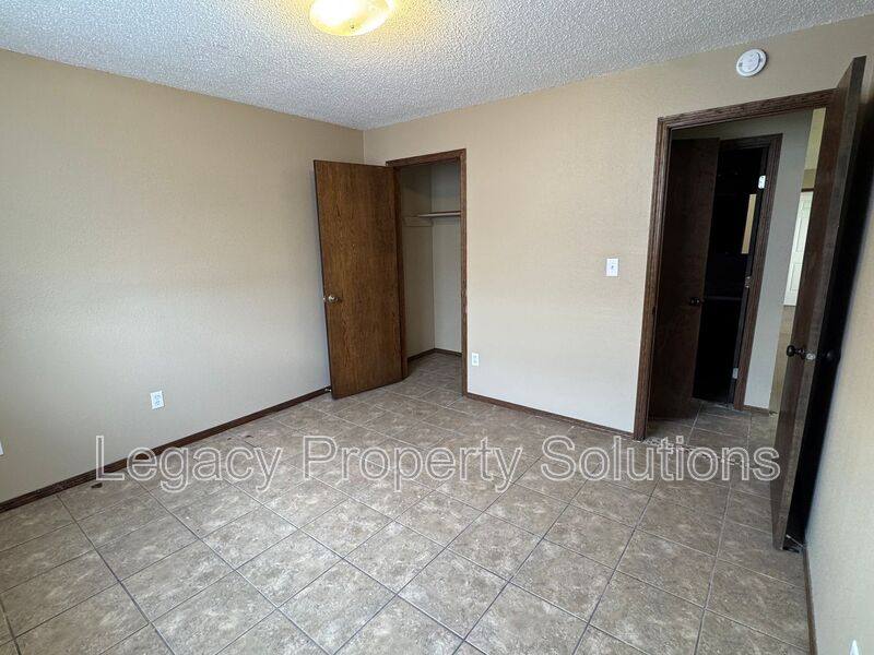 Apartment for rent at 1011 S 3rd St #15, Bismarck, ND 58504