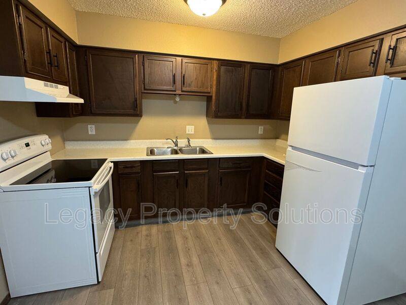Apartment for rent at 1011 S 3rd St #15, Bismarck, ND 58504