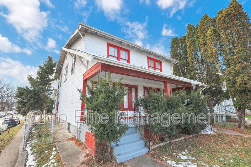 House for rent at 2709 Sullivant Ave, Columbus, OH 43204
