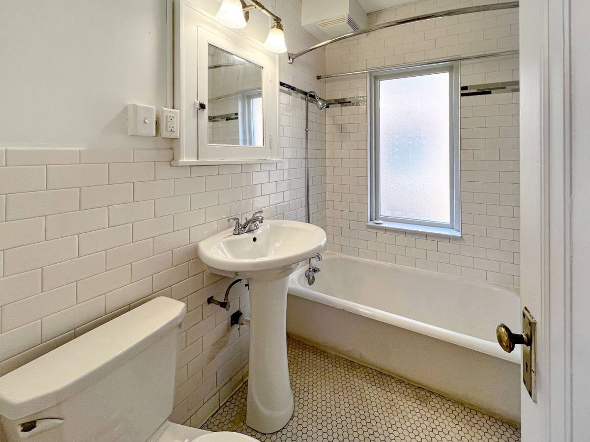 Apartment for rent at 1299 Grand Ave, Saint Paul, MN 55105