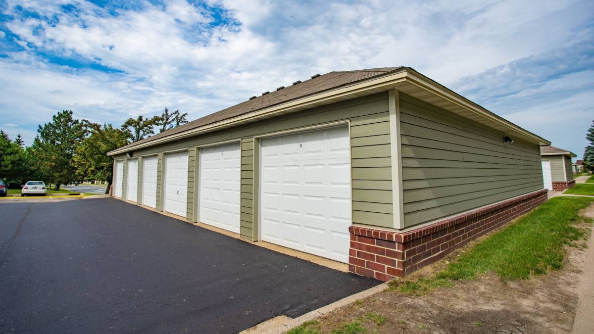 Townhouse for rent at 1130 Town Centre Dr, Saint Paul, MN 55123