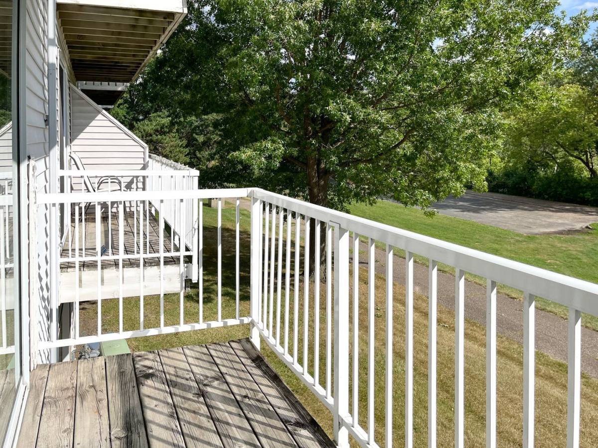 Townhouse for rent at 1130 Town Centre Dr, Saint Paul, MN 55123