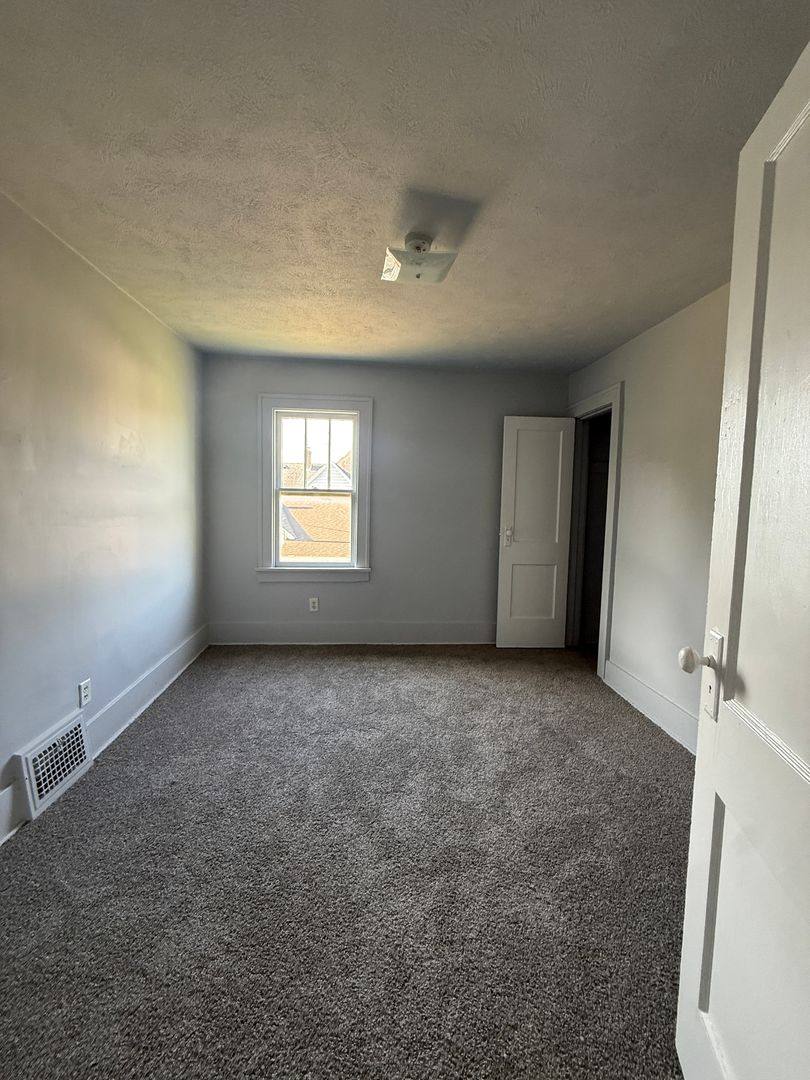House for rent at 721 S Arnold St, South Bend, IN 46619