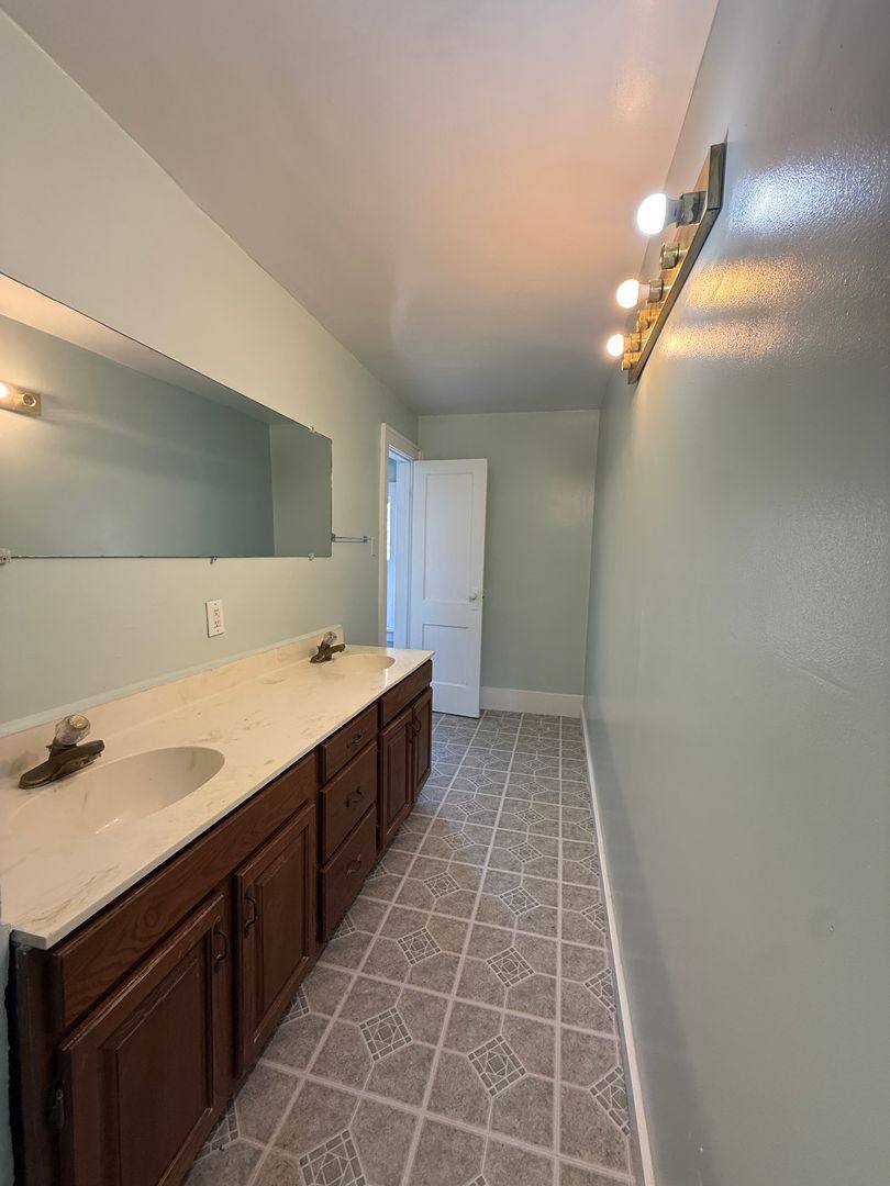 House for rent at 721 S Arnold St, South Bend, IN 46619
