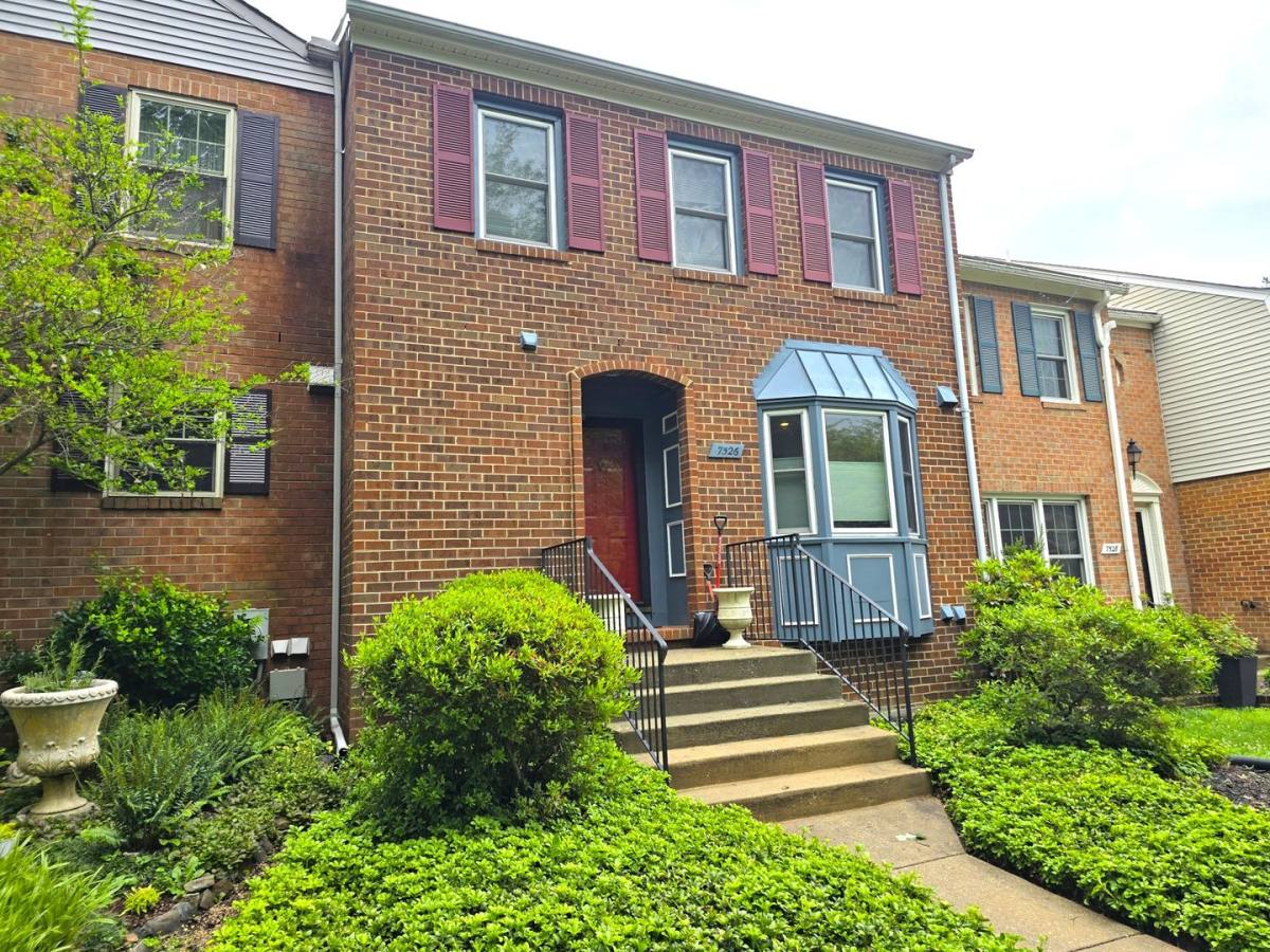 Townhouse for rent at 7526 Heatherton Lane, Potomac, MD 20854