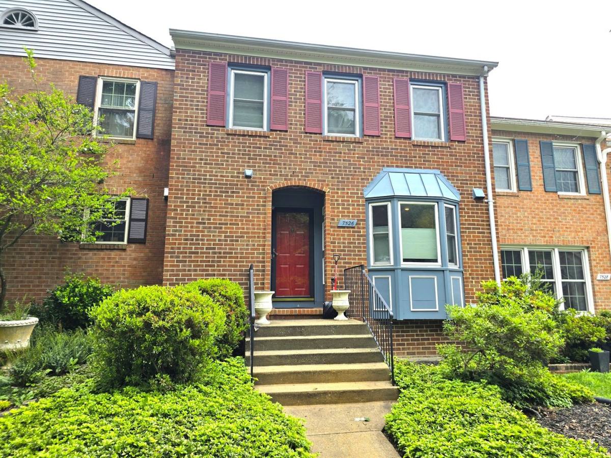 Townhouse for rent at 7526 Heatherton Lane, Potomac, MD 20854
