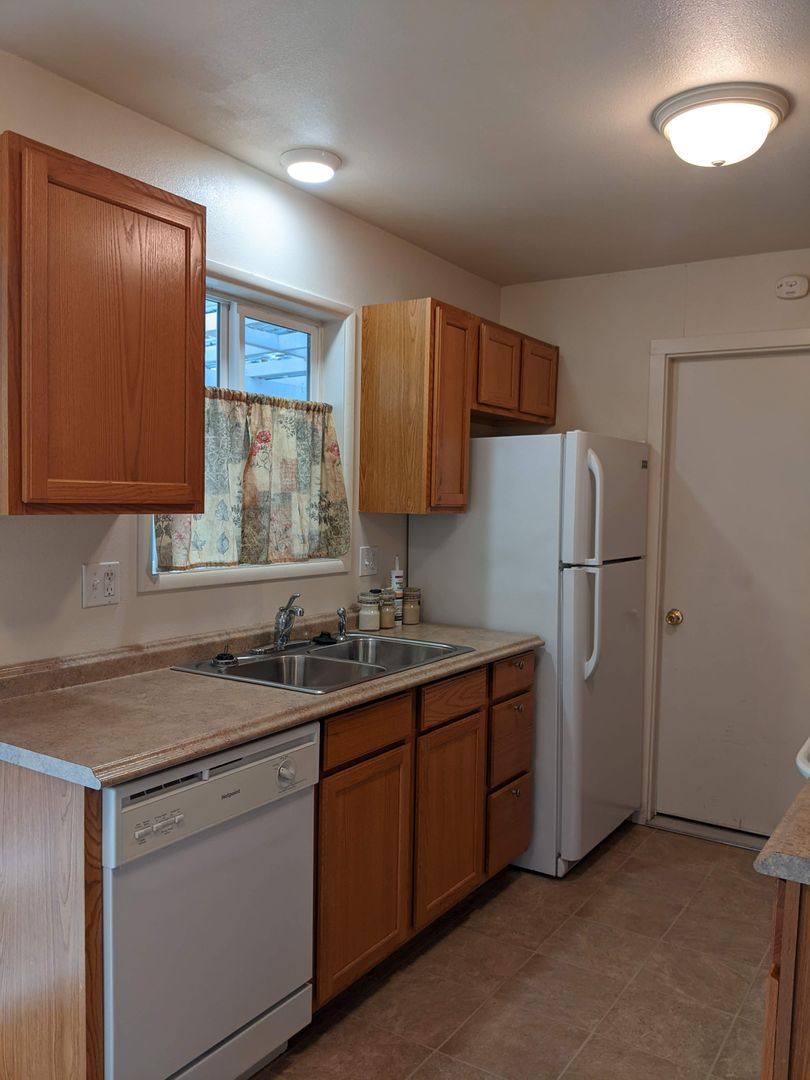 Apartment for rent at 880 & 890 E, Eugene, OR 97405