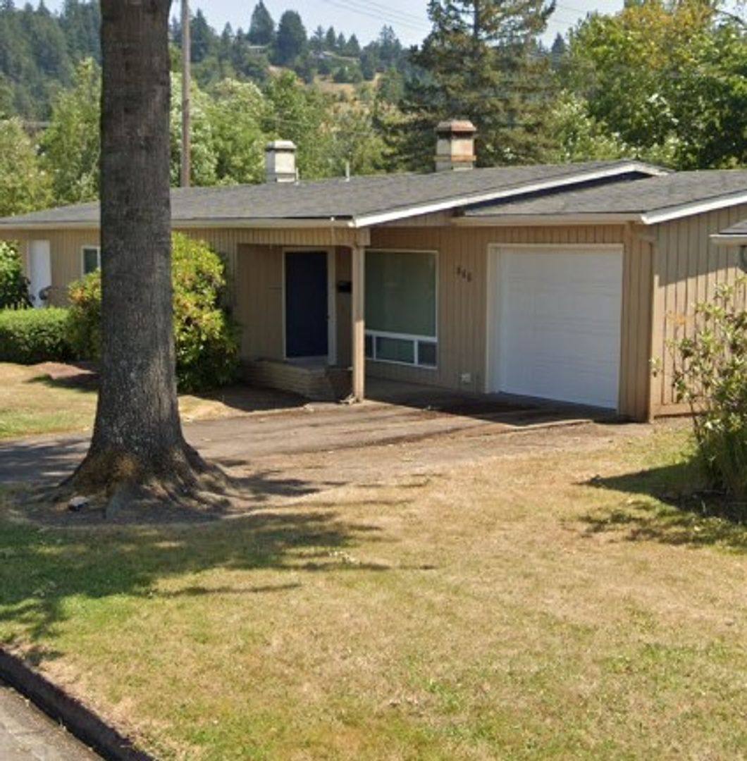 Apartment for rent at 880 & 890 E, Eugene, OR 97405