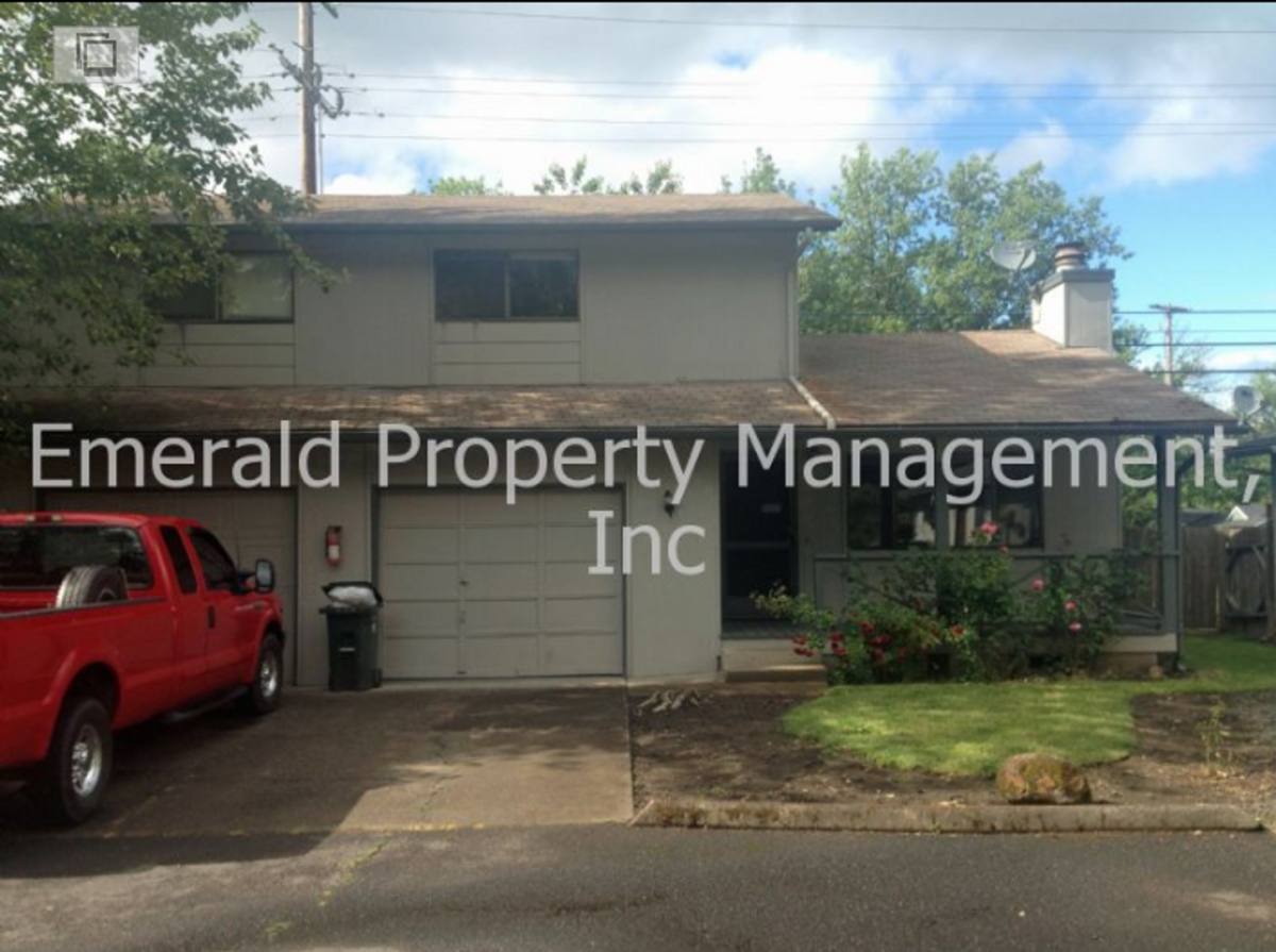 Apartment for rent at 109 & 111 S, Springfield, OR 97478