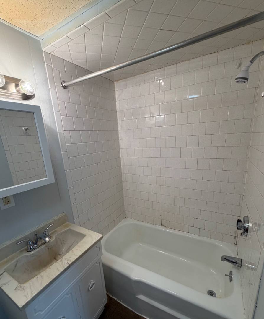 Apartment for rent at 33 Berkley St, Taunton, MA 02780