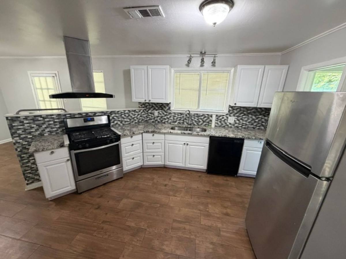 House for rent at 1730 Bayou Dr, Shreveport, LA 71105