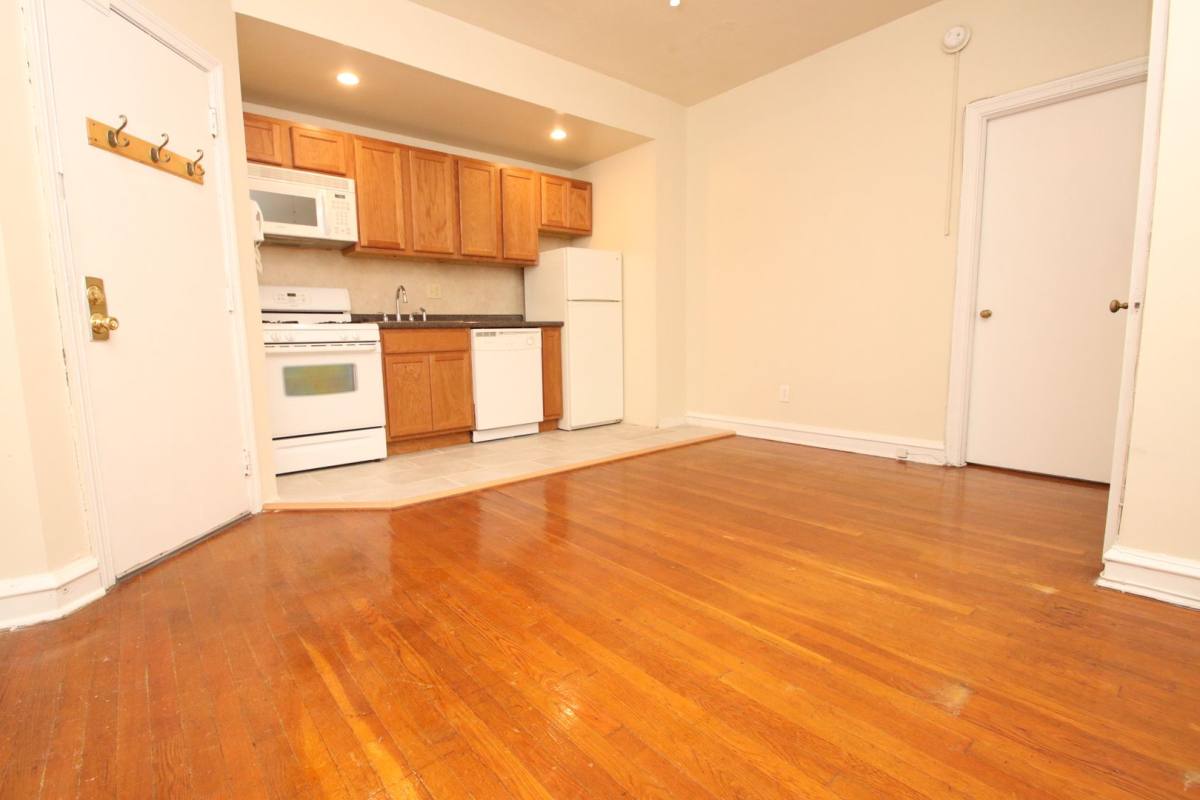 Apartment for rent at 318 S 15th St, Philadelphia, PA 19102