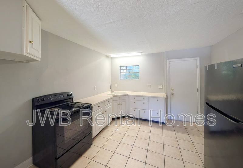 House for rent at 421 Golfair Blvd, Jacksonville, FL 32206