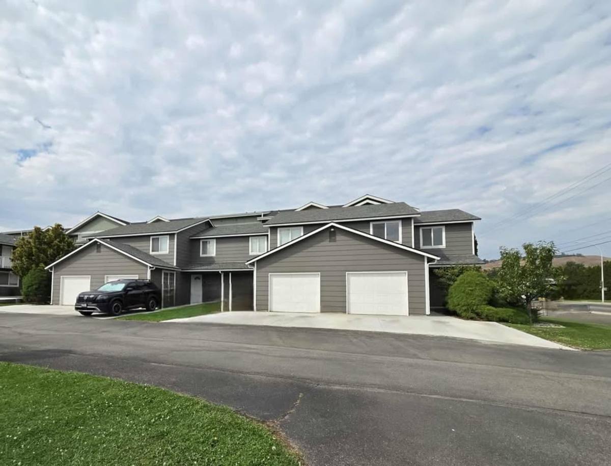 Townhouse for rent at 1407 Maple St, Wenatchee, WA 98801