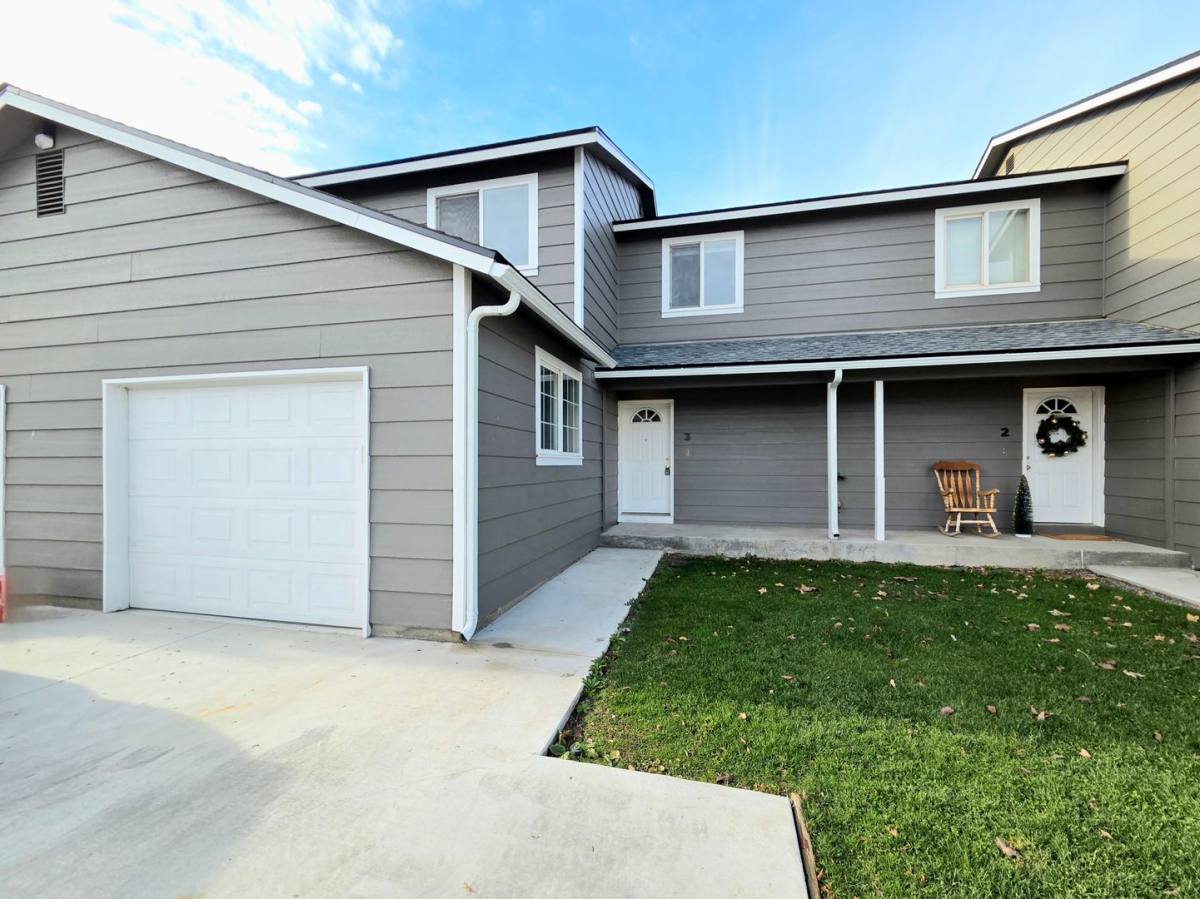 Townhouse for rent at 1407 Maple St, Wenatchee, WA 98801