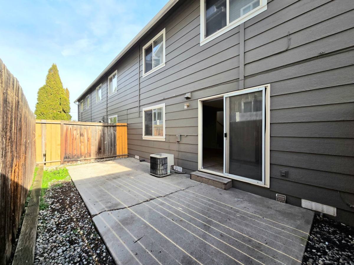 Townhouse for rent at 1407 Maple St, Wenatchee, WA 98801
