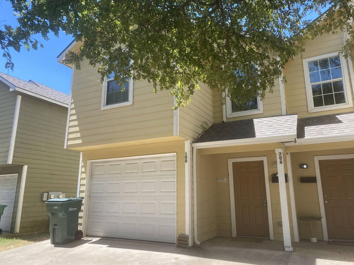 Apartment for rent at 706 N Harrison, Sherman, TX 75090