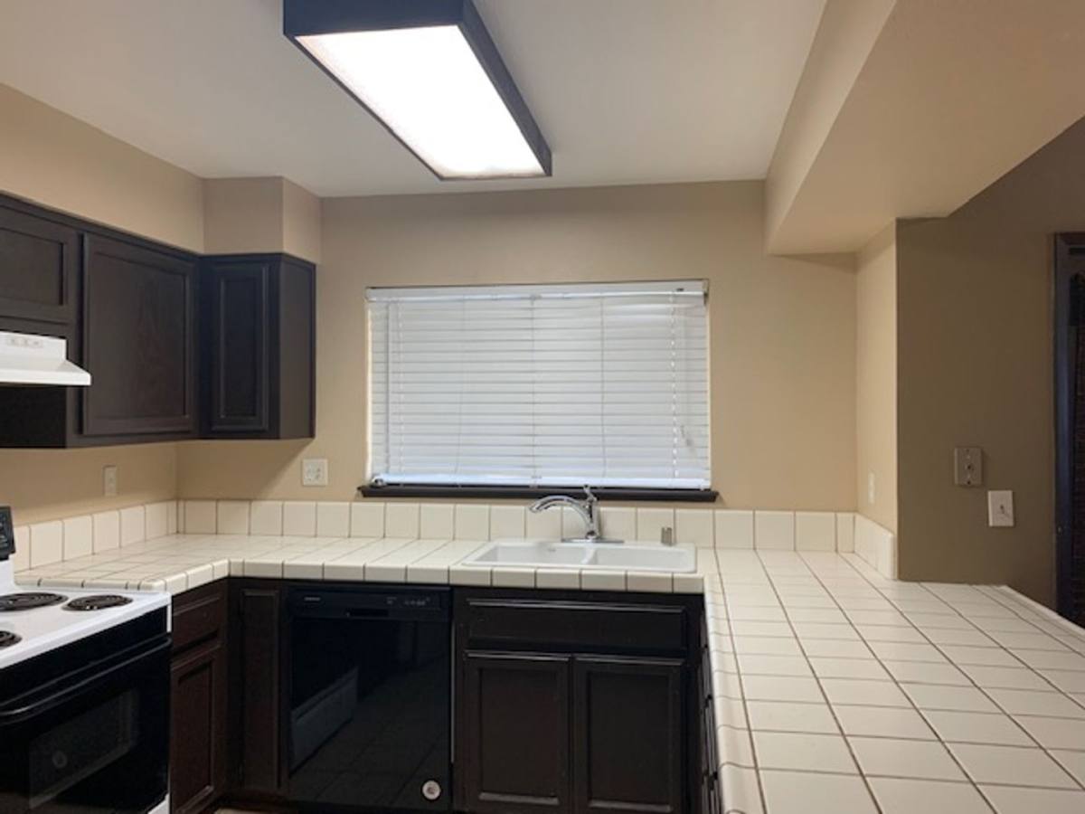 House for rent at 5609 Silver Crossing Dr, Bakersfield, CA 93313