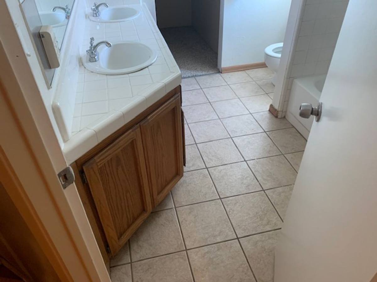 House for rent at 5609 Silver Crossing Dr, Bakersfield, CA 93313