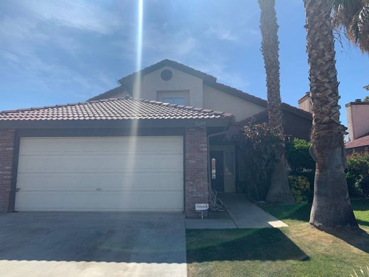House for rent at 5609 Silver Crossing Dr, Bakersfield, CA 93313