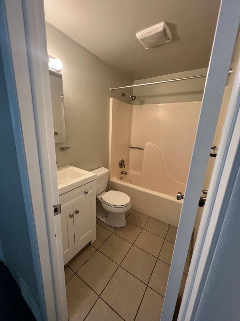 Townhouse for rent at 101-402 Locust Hill Rd, Cheswick, PA 15024