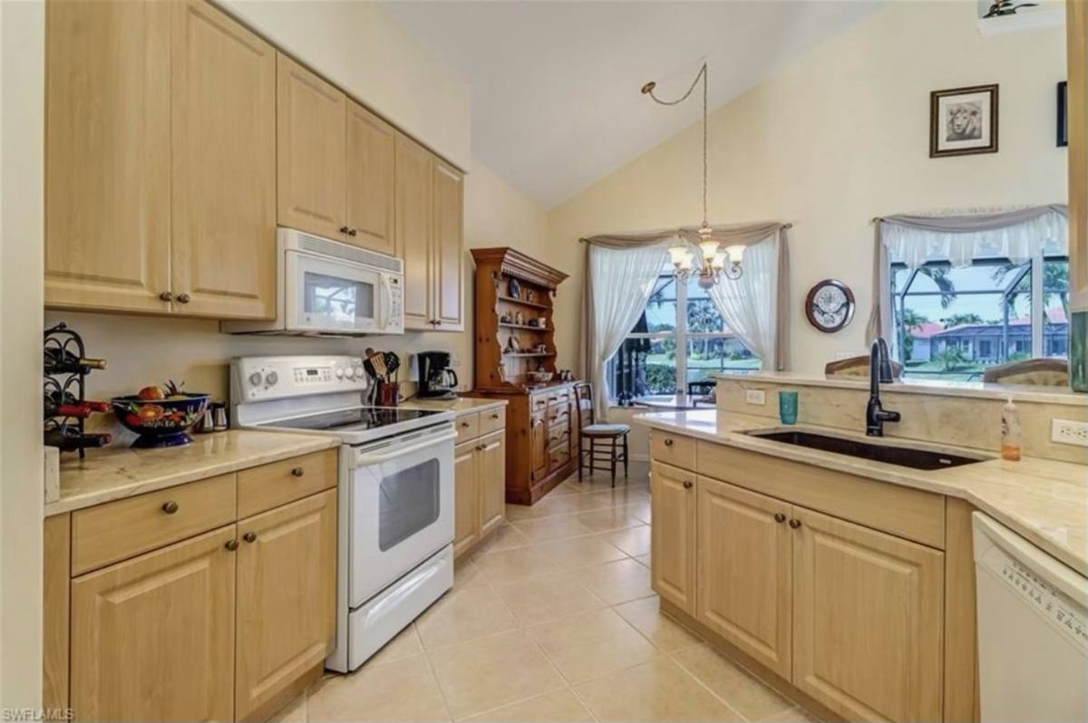 House for rent at 1041 Jardin Dr, Naples, FL 34104