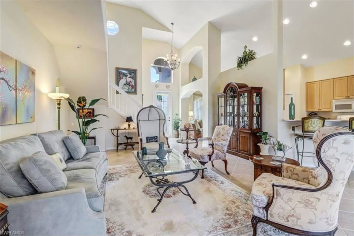 House for rent at 1041 Jardin Dr, Naples, FL 34104