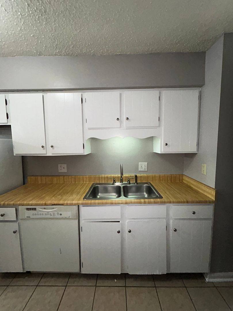 Apartment for rent at 1718 Horseshoe Dr, Columbia, SC 29223