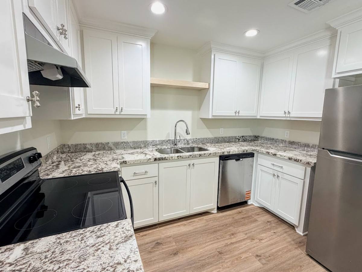 Apartment for rent at 3715 Common St, Lake Charles, LA 70607