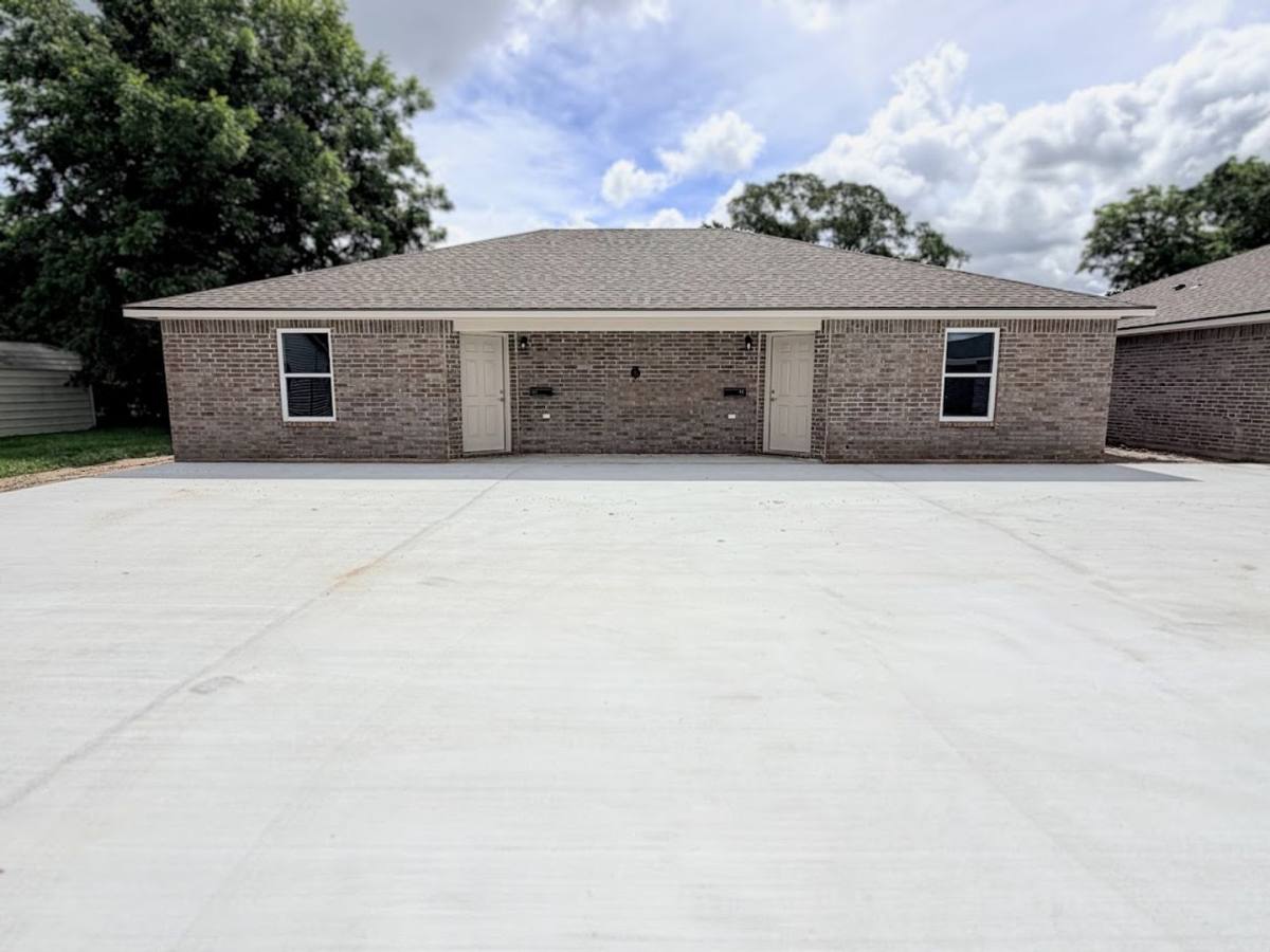 Apartment for rent at 3715 Common St, Lake Charles, LA 70607