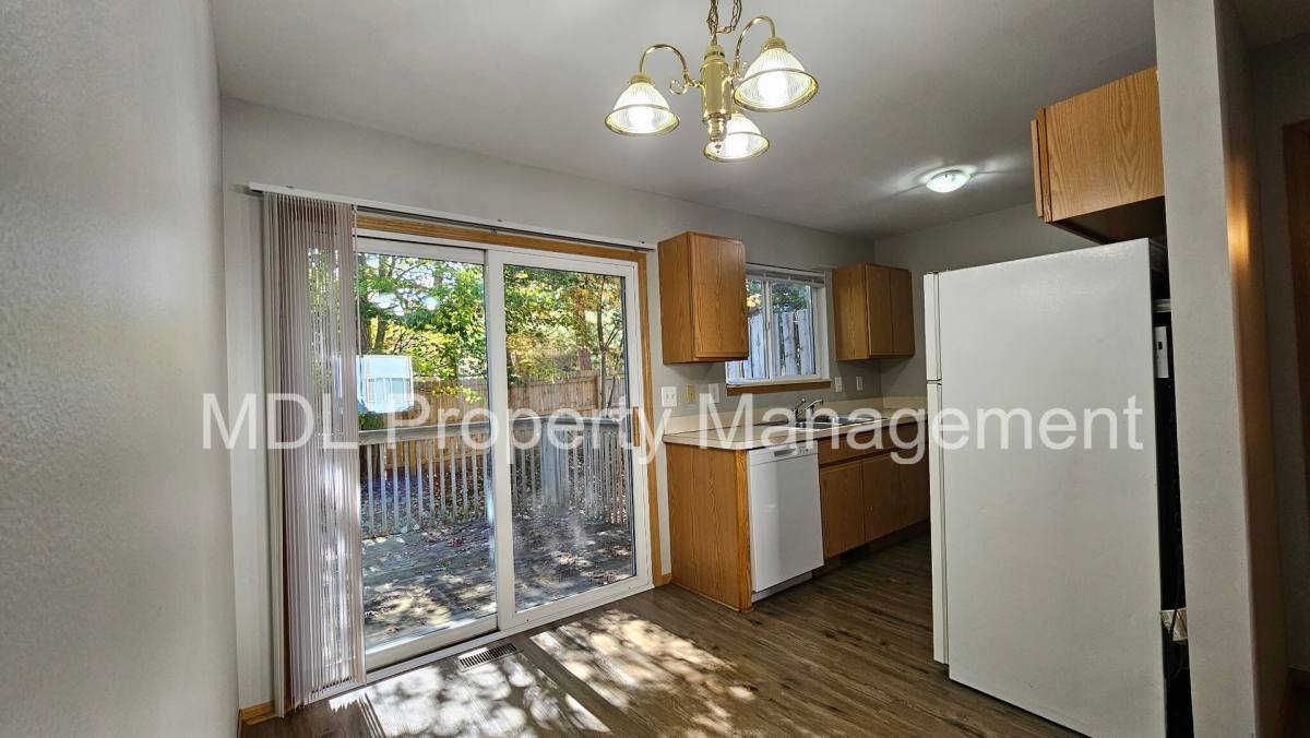 Apartment for rent at 4907 Hedgewood Dr, Midland, MI 48640