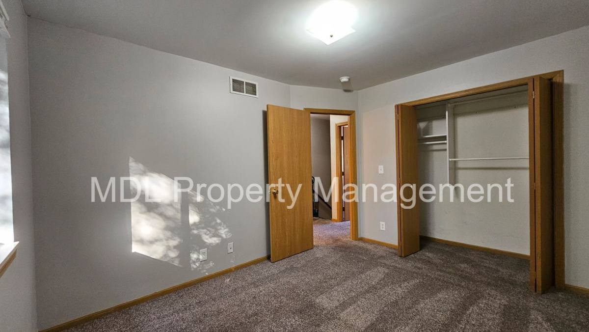 Apartment for rent at 4907 Hedgewood Dr, Midland, MI 48640