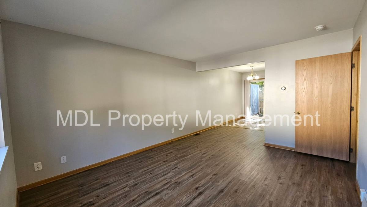 Apartment for rent at 4907 Hedgewood Dr, Midland, MI 48640