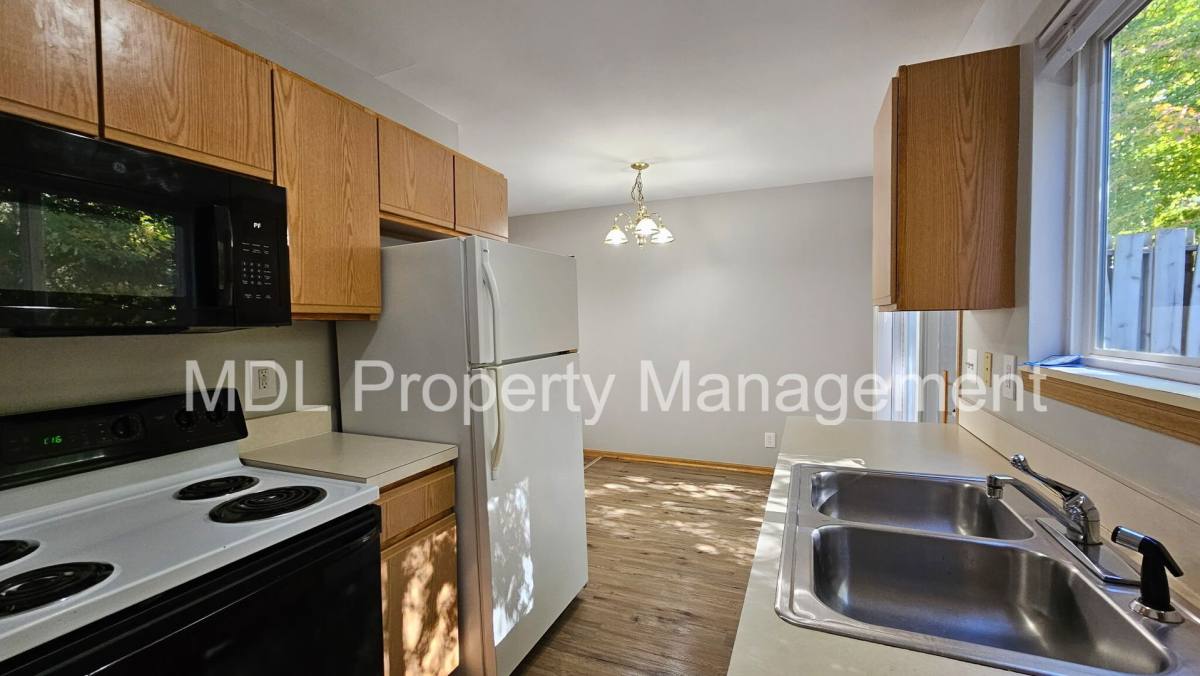 Apartment for rent at 4907 Hedgewood Dr, Midland, MI 48640