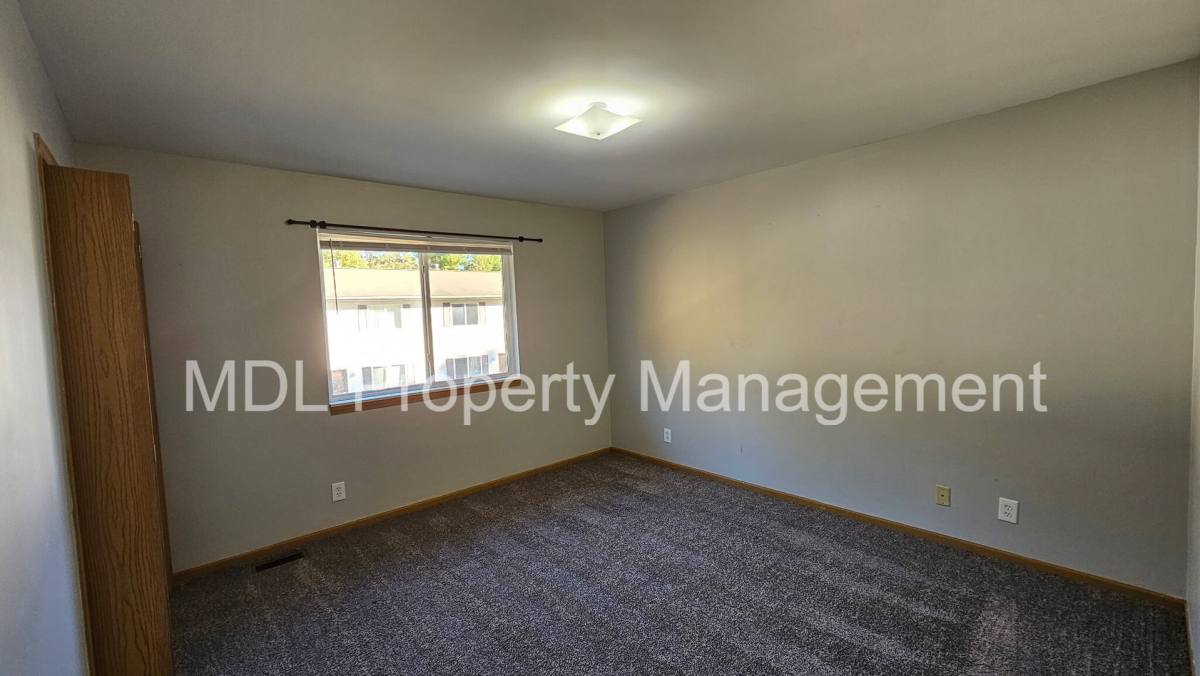 Apartment for rent at 4907 Hedgewood Dr, Midland, MI 48640